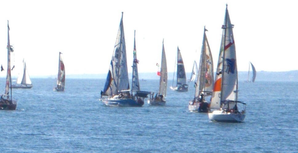 Från havet till hamnen till gatan: Bryt belägringen och stoppa vapenleveranserna