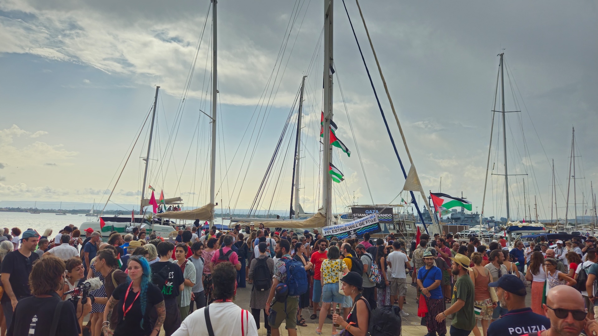 Båtarna avseglar från Syrakusa: Global Sumud Flotillas presskonferens inför avsegling!